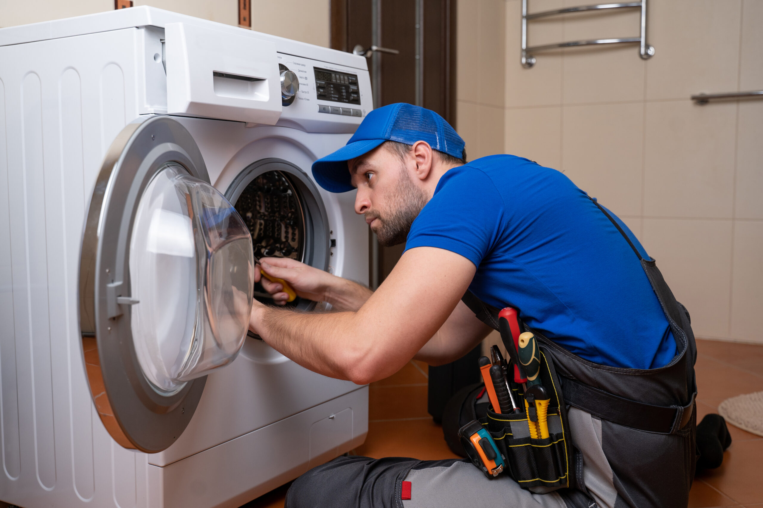 Professional washing machine repair technician Dubai